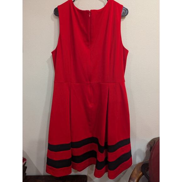 Red A-line style sleeveless dress w/black stripe at hemline size approx XL - Picture 5 of 7